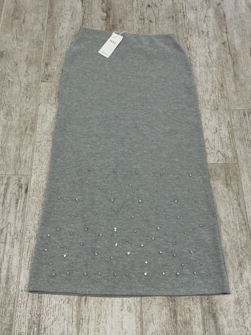 Marks and Spencer grey knitted  pencil skirt, crystal decoration size US 4. NWT